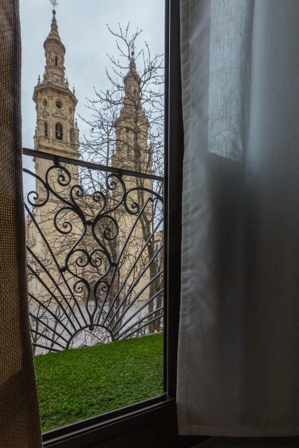 Apto Con Vistas A La Catedral Y Aire Acondicionado Apartment Logrono Bagian luar foto